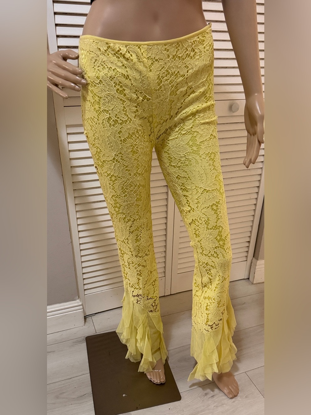 La Perla Floral Lace Ruffle Hem Pants in Pale Yellow Stretch Italy IT 42